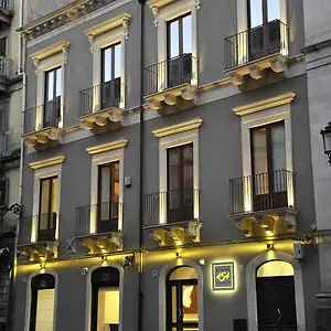 etnea-454-catania-luxury-rooms.taorminaitalyhotels.com/